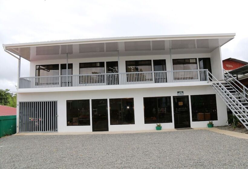 민박 Hostel Cattleya   Monteverde, Costa Rica