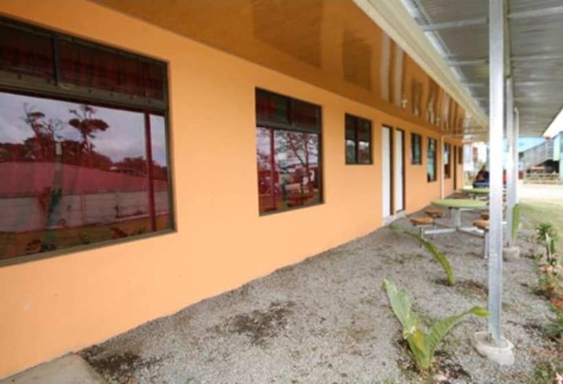 민박 Hostel Cattleya   Monteverde, Costa Rica