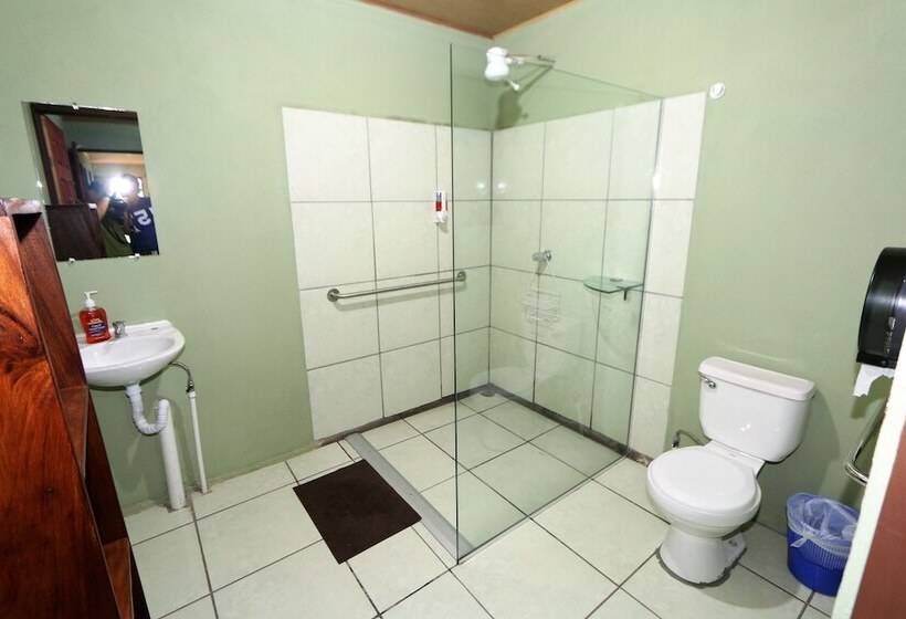 민박 Hostel Cattleya   Monteverde, Costa Rica