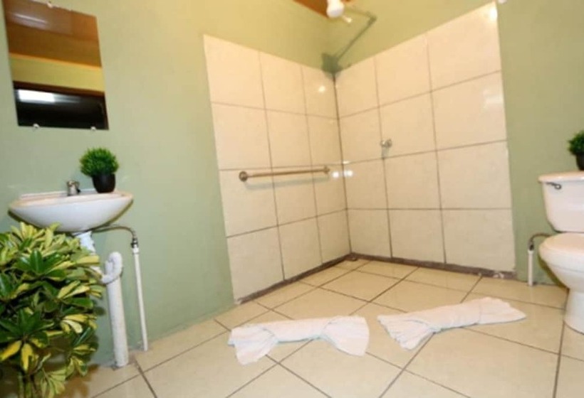 민박 Hostel Cattleya   Monteverde, Costa Rica