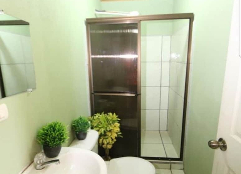 민박 Hostel Cattleya   Monteverde, Costa Rica