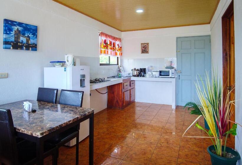 민박 Hostel Cattleya   Monteverde, Costa Rica