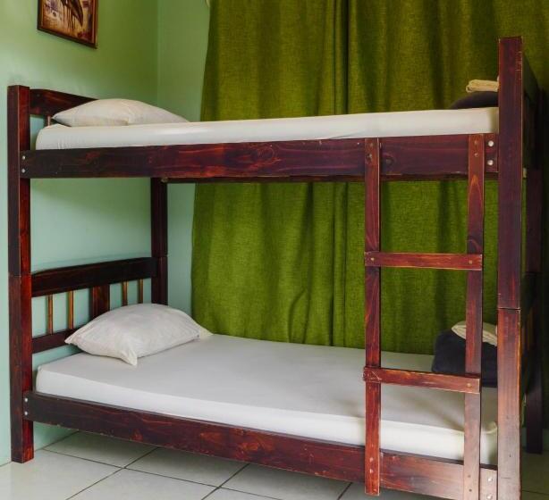 민박 Hostel Cattleya   Monteverde, Costa Rica