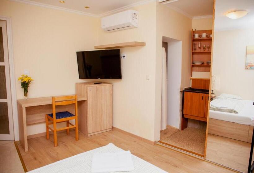 住宿加早餐  King Arthur Panzió