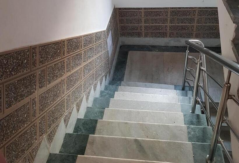 هتل Jimmy Guest House