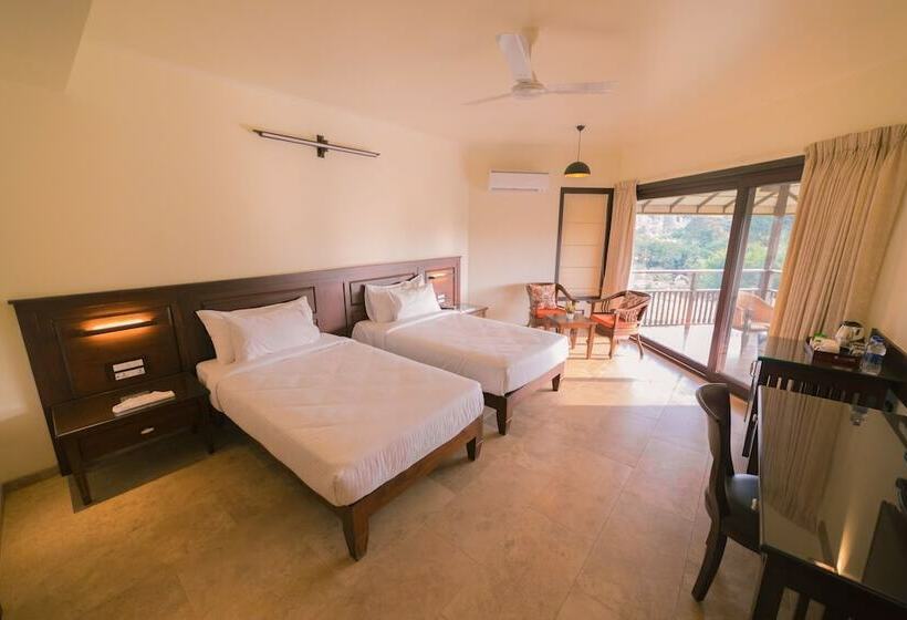 בית מלון כפרי Kyriad Prestige Riverside Amba Ghat