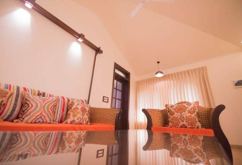 בית מלון כפרי Kyriad Prestige Riverside Amba Ghat