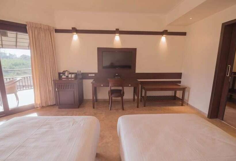 בית מלון כפרי Kyriad Prestige Riverside Amba Ghat