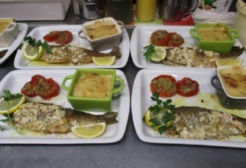 ホテル Hôtel Restaurant Le Clos Charmant