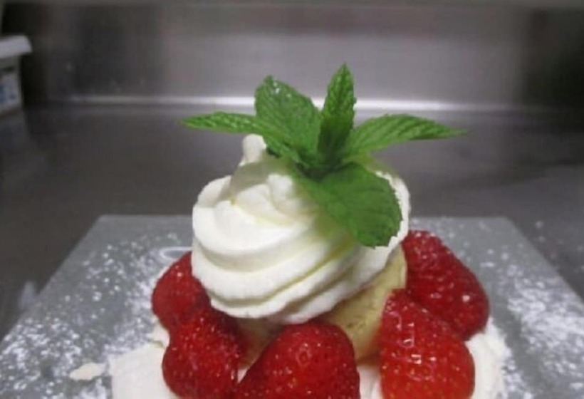 ホテル Hôtel Restaurant Le Clos Charmant