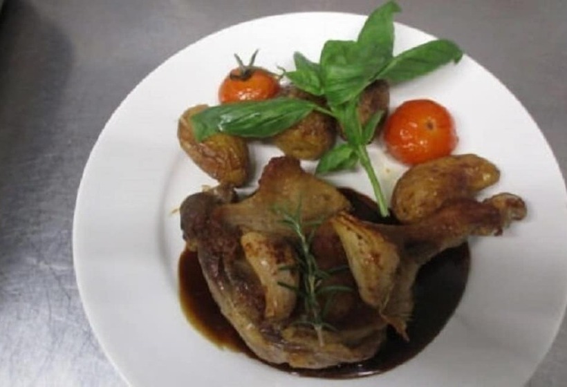 Отель Hôtel Restaurant Le Clos Charmant