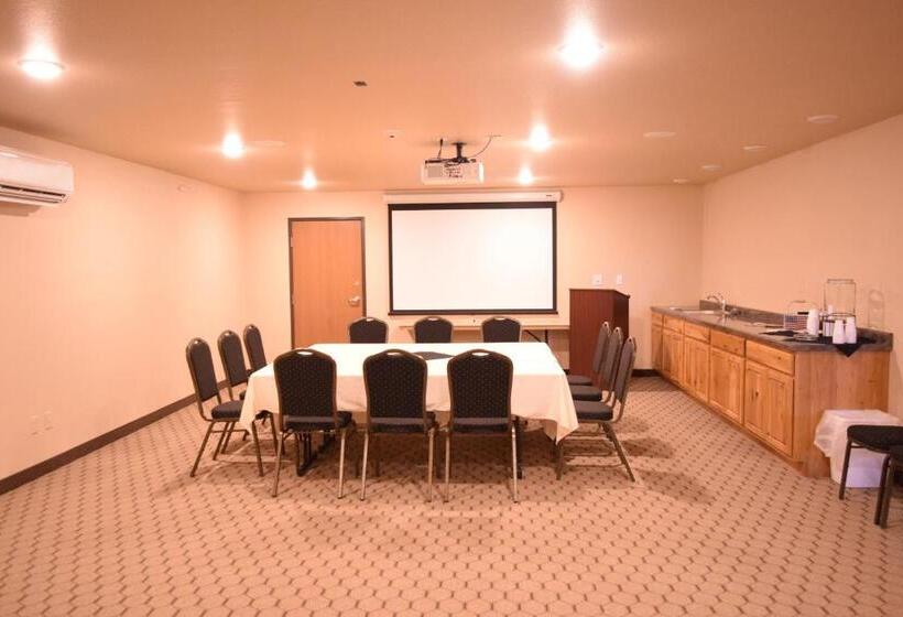 Отель Newcastle Lodge & Convention Center