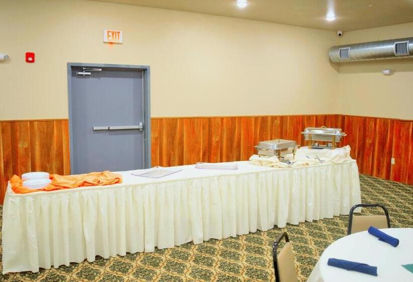 Отель Newcastle Lodge & Convention Center