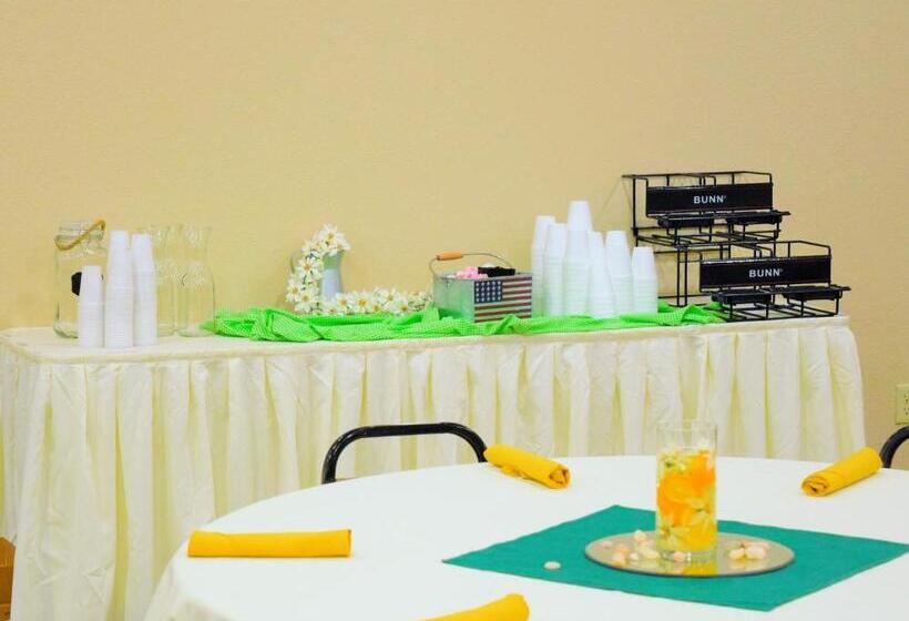 Отель Newcastle Lodge & Convention Center