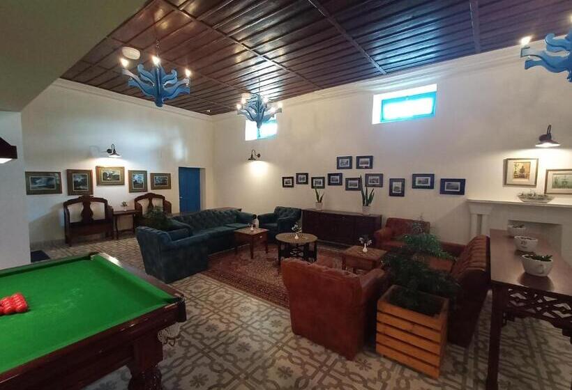 בית מלון כפרי Pine Retreat Mallroad