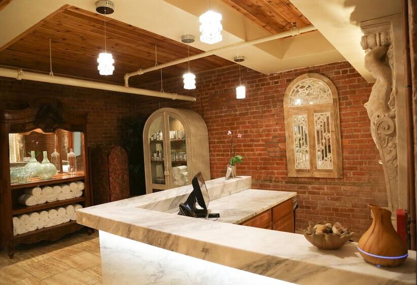 호텔 The Detroit Club