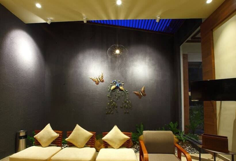 هتل Woodnote Thekkady