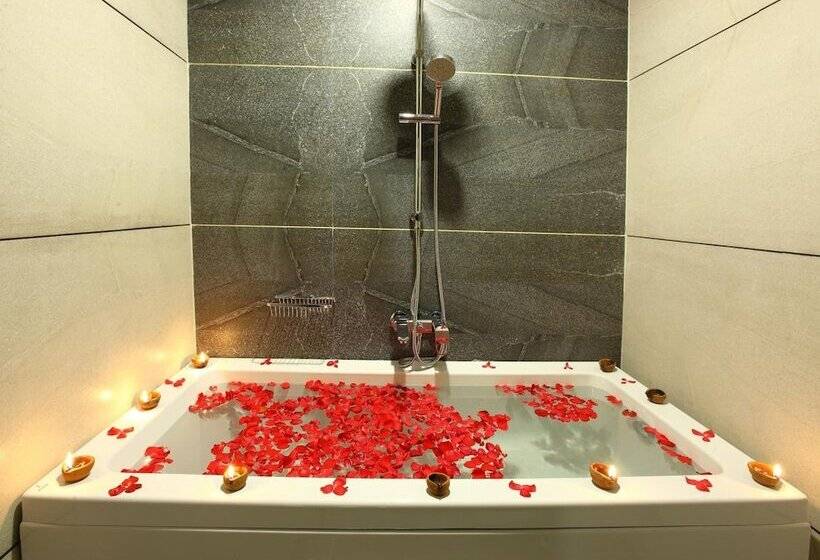 هتل Woodnote Thekkady