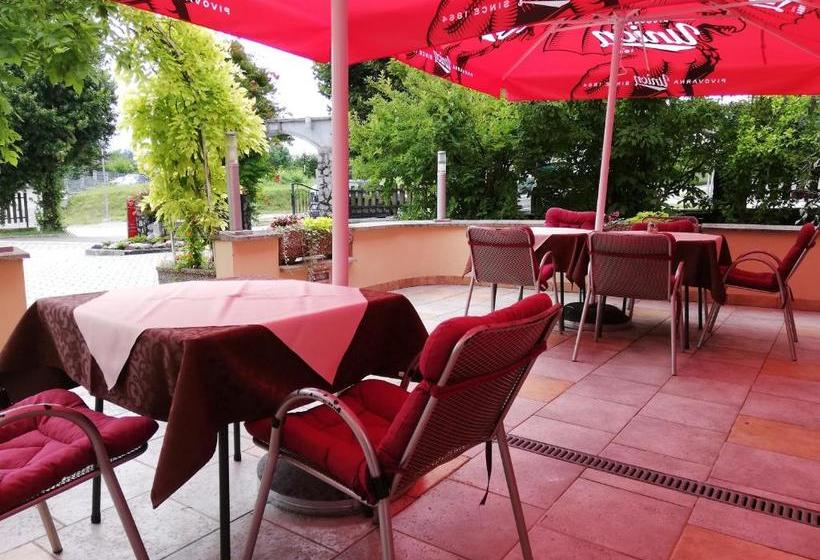 پانسیون Gostilna S Prenočišči Pav