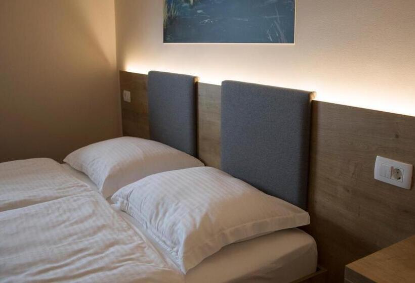 پانسیون Gostilna S Prenočišči Pav