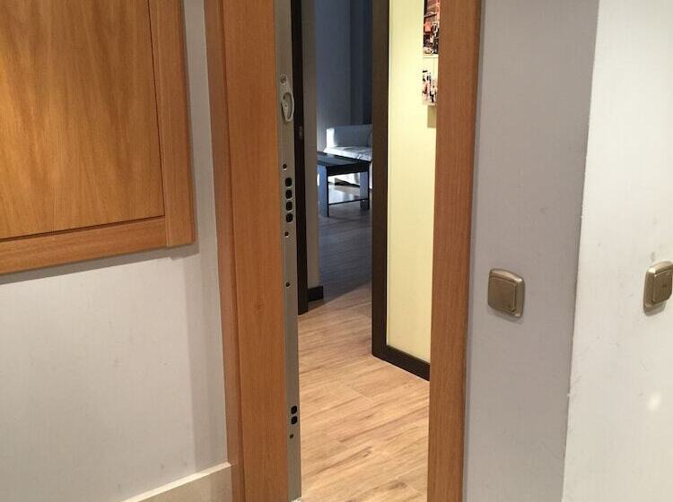 پانسیون Hostal Consejo De Aranda