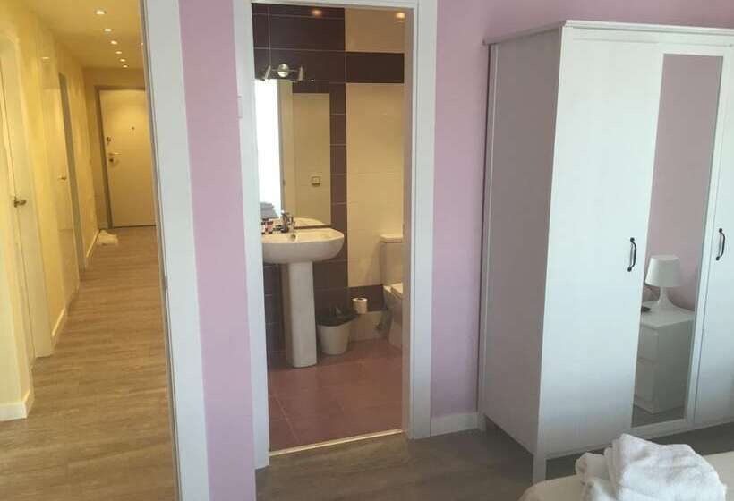 پانسیون Hostal Consejo De Aranda