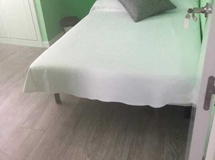 پانسیون Hostal Consejo De Aranda