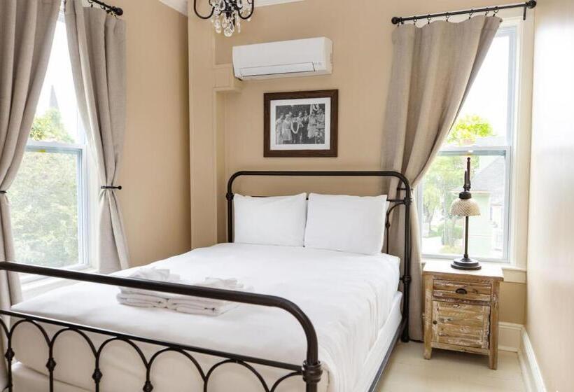 Pine Cottage Bed & Breakfast