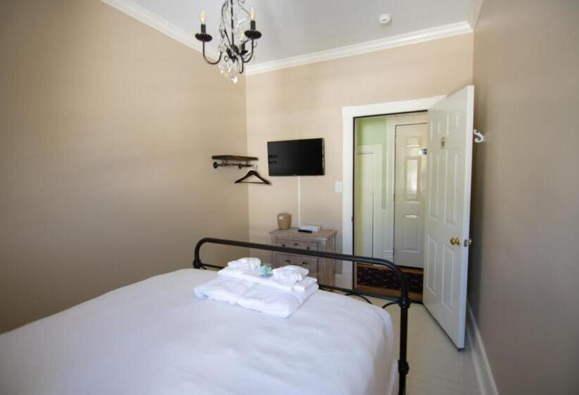 Pine Cottage Bed & Breakfast