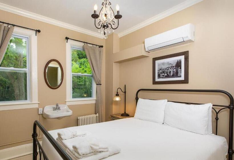 Pine Cottage Bed & Breakfast