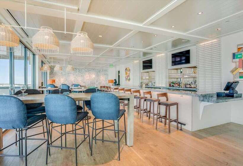 Отель The Lodge At Gulf State Park, A Hilton