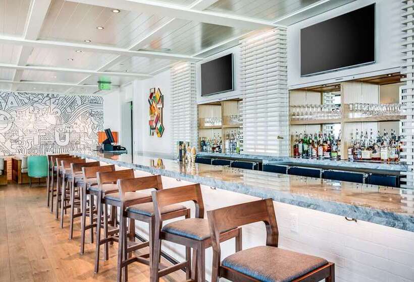 Отель The Lodge At Gulf State Park, A Hilton