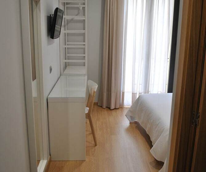 酒店 Hostal Universitat