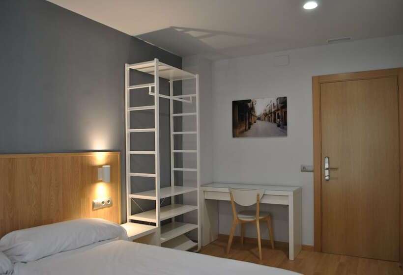 בית מלון כפרי Hostal Universitat