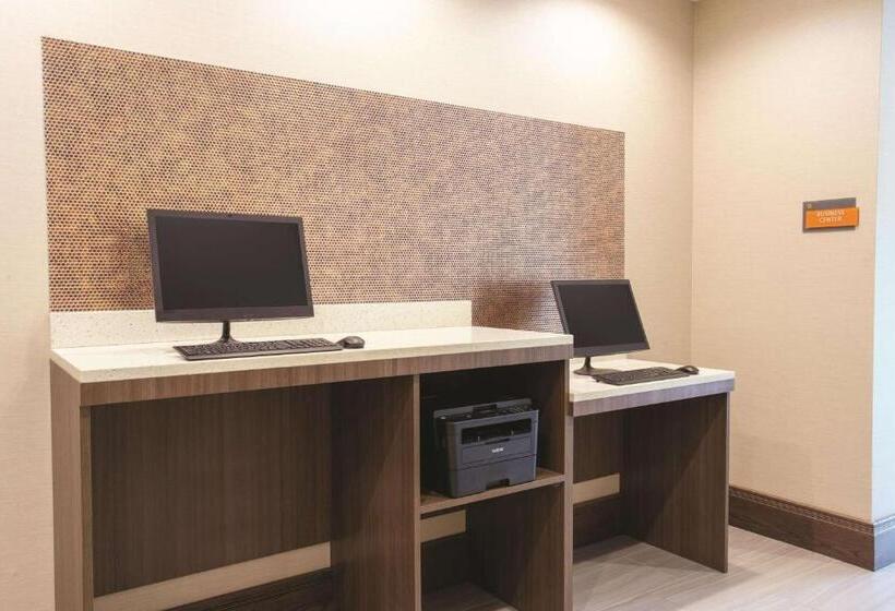 בית מלון כפרי La Quinta By Wyndham Buffalo Amherst