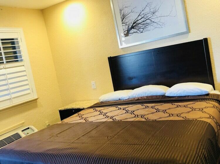 فندق على الطريق Bayshore Inn