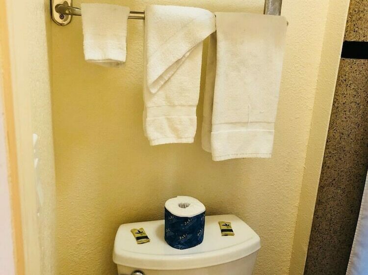 فندق على الطريق Bayshore Inn