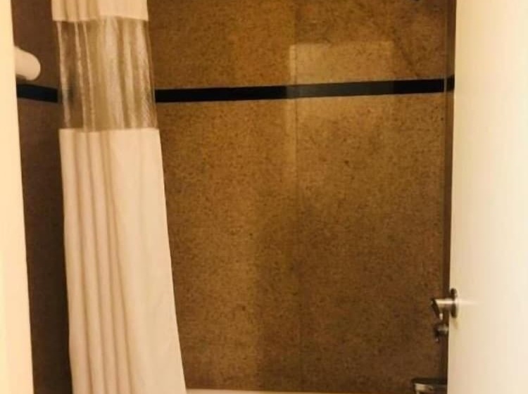 فندق على الطريق Bayshore Inn