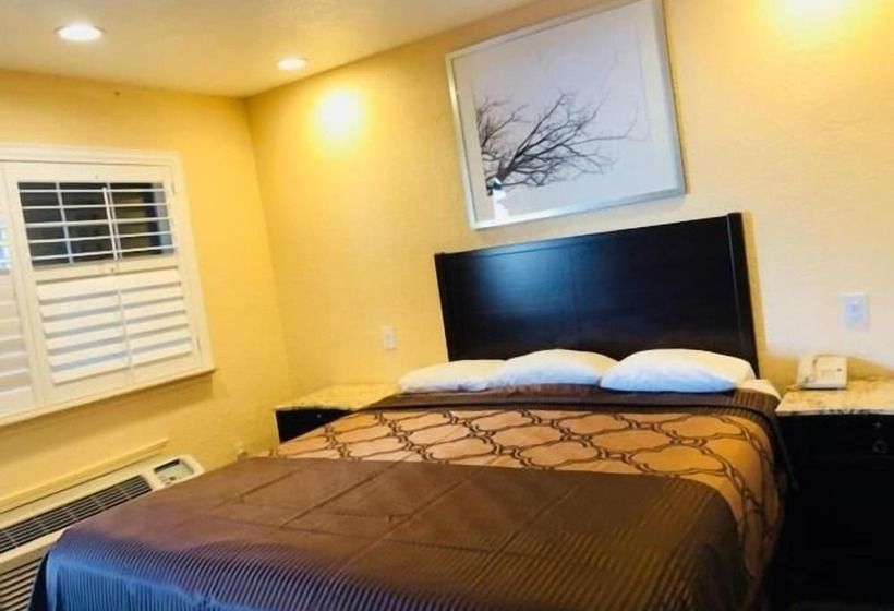 فندق على الطريق Bayshore Inn