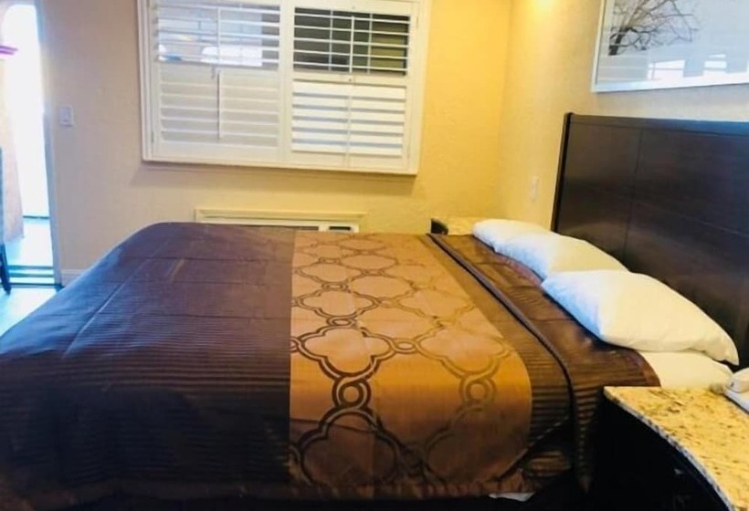 فندق على الطريق Bayshore Inn