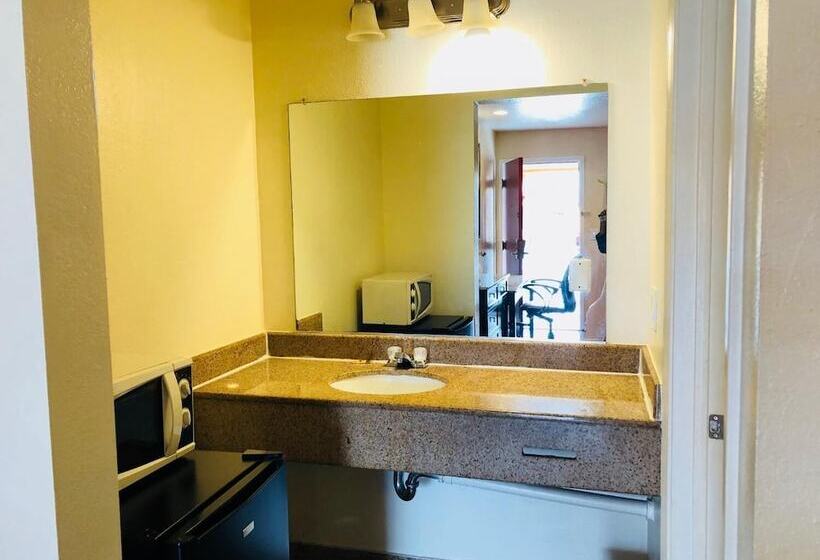 فندق على الطريق Bayshore Inn