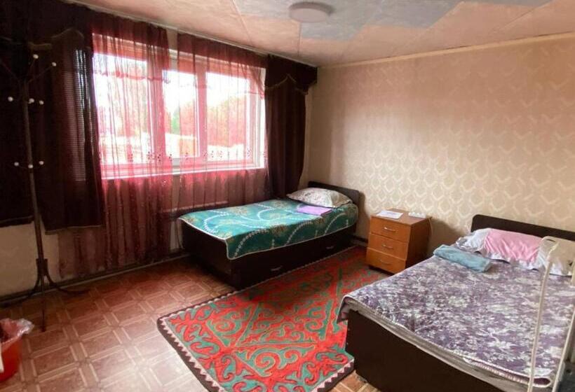 پانسیون Center Guesthouse