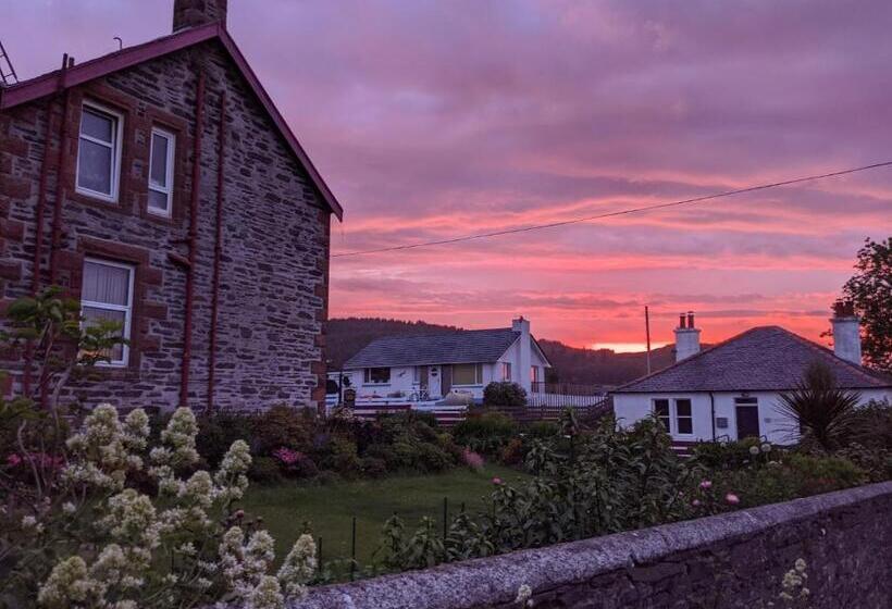 بنسيون Drumfearne Guesthouse & Tearoom
