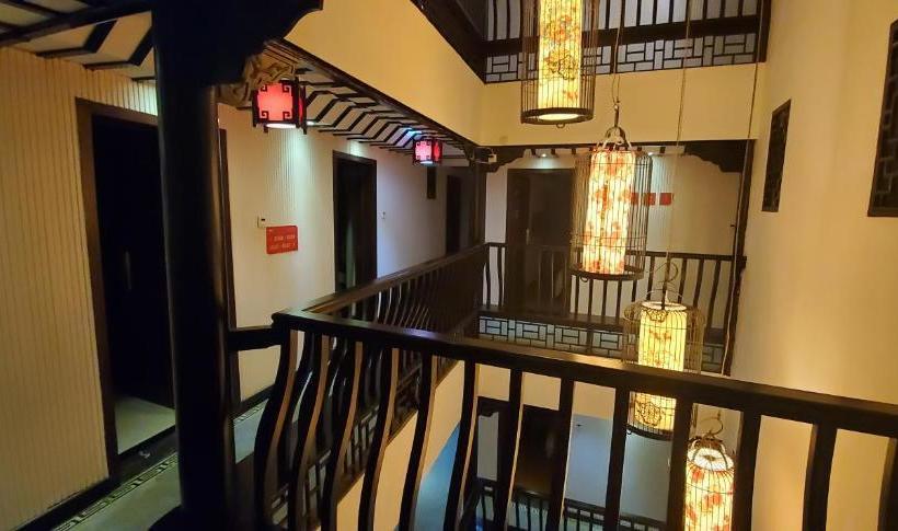 بنسيون Yi Jiang Lou Lnn