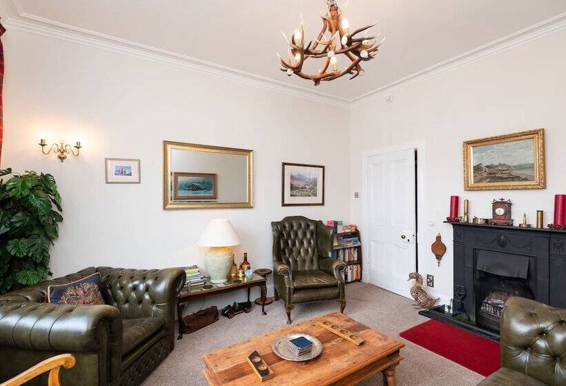 ペンション The Tannochbrae