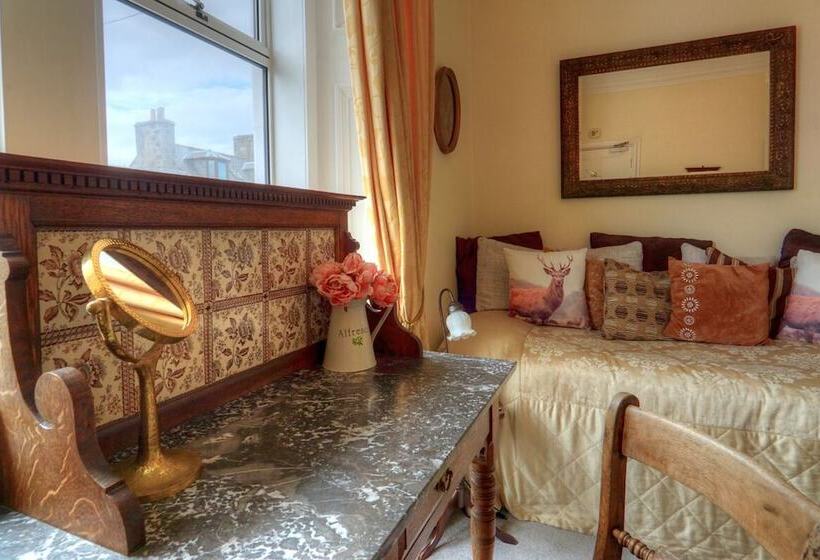 ペンション The Tannochbrae