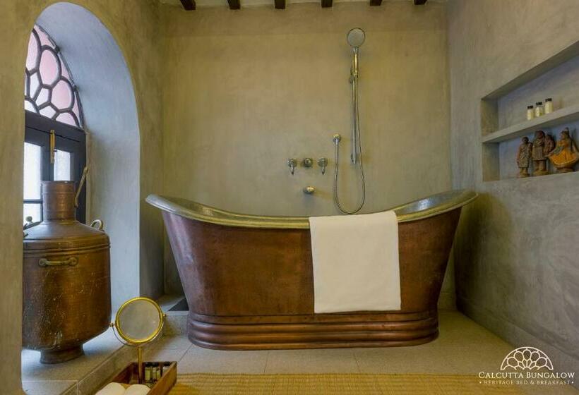 تختخواب و صبحانه Calcutta Bungalow