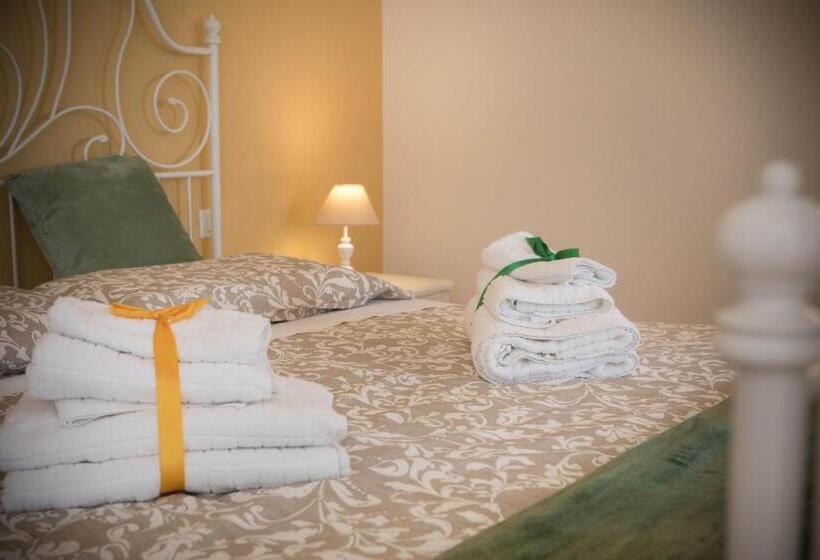 مبيت وإفطار La Casa Di Amedeo