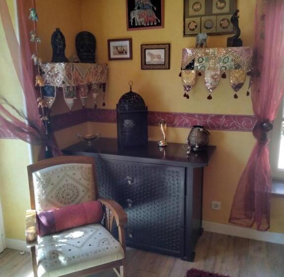 مبيت وإفطار O Tour Du Monde