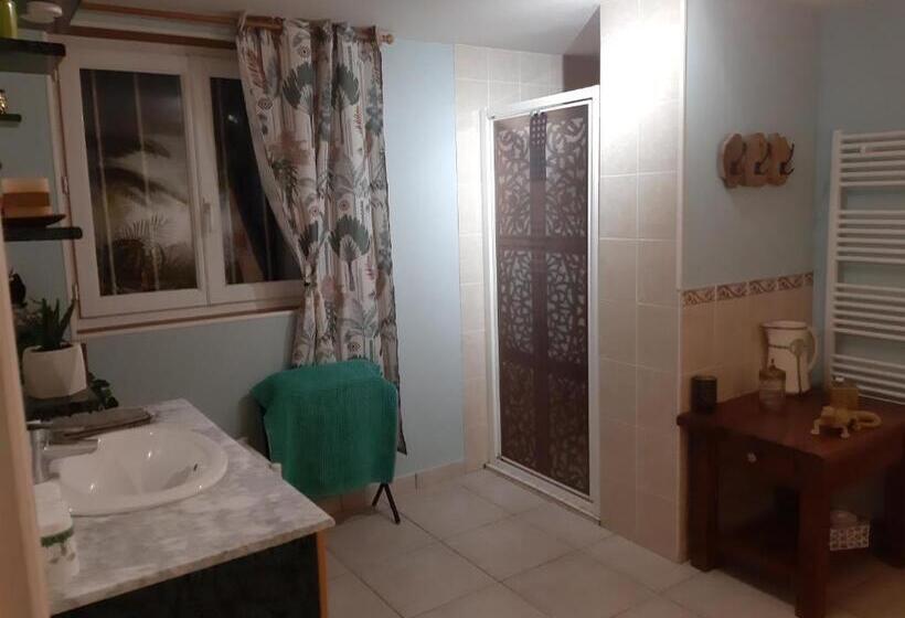 مبيت وإفطار O Tour Du Monde